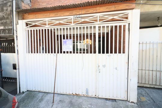 Fachada de casa à venda com 2 quartos, 100m² em Jardim Roberto, Osasco