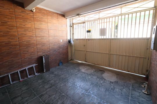 Garagem de casa à venda com 2 quartos, 100m² em Jardim Roberto, Osasco
