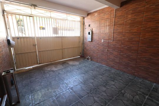 Garagem de casa à venda com 2 quartos, 100m² em Jardim Roberto, Osasco