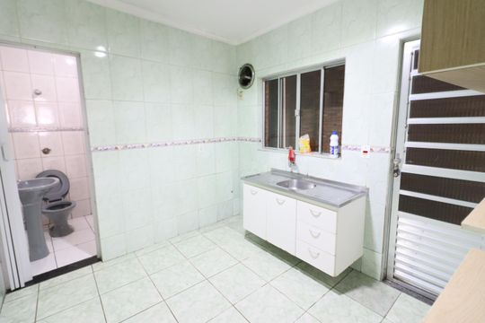 Cozinha de casa à venda com 2 quartos, 100m² em Jardim Roberto, Osasco