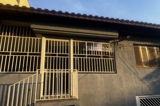 Fachada de casa à venda com 3 quartos, 98m² em Chora Menino, São Paulo