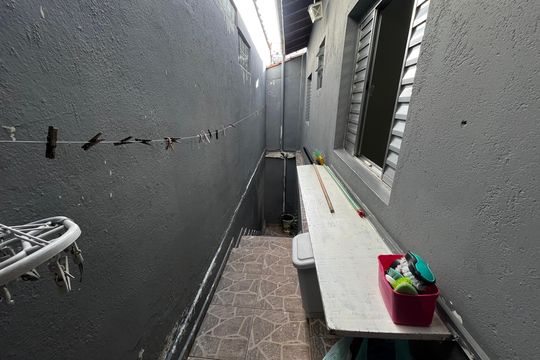 Escada de casa à venda com 3 quartos, 98m² em Chora Menino, São Paulo