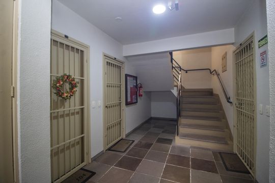 Hall de entrada de apartamento à venda com 2 quartos, 72m² em Partenon, Porto Alegre