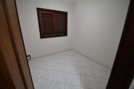 Quarto de Serviço de casa de condomínio para alugar com 4 quartos, 604m² em Loteamento Alphaville Campinas, Campinas