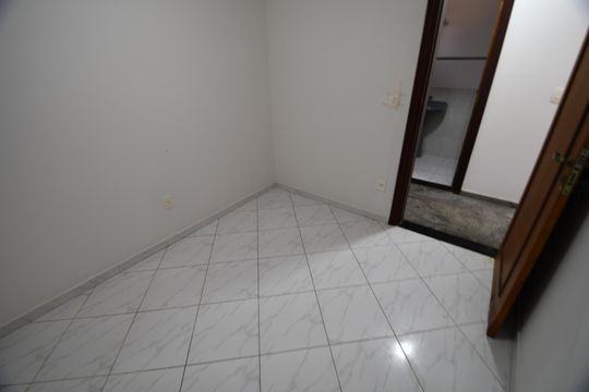 Quarto de Serviço de casa de condomínio para alugar com 4 quartos, 604m² em Loteamento Alphaville Campinas, Campinas