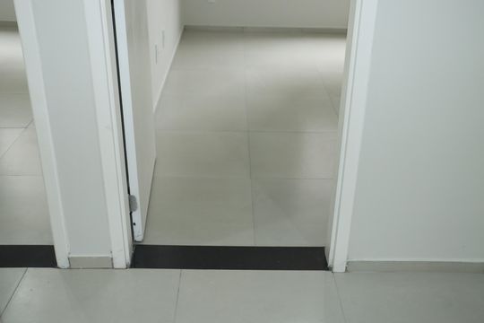 Corredor de apartamento para alugar com 2 quartos, 52m² em Jardim de Lourdes, Embu das Artes