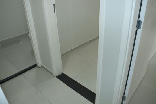 Corredor de apartamento para alugar com 2 quartos, 52m² em Jardim de Lourdes, Embu das Artes