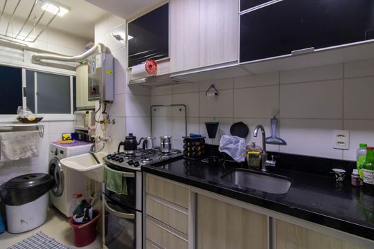 Cozinha de apartamento à venda com 2 quartos, 48m² em Jardim Las Vegas, Guarulhos