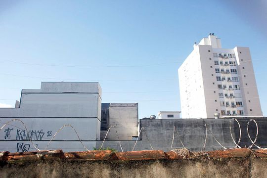Sala Vista de apartamento para alugar com 2 quartos, 55m² em Santa Cecília, Porto Alegre