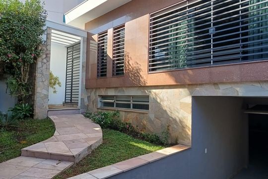 Área Externa de casa à venda com 4 quartos, 318m² em Vila Scarpelli, Santo André