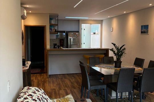 Sala de casa à venda com 4 quartos, 318m² em Vila Scarpelli, Santo André