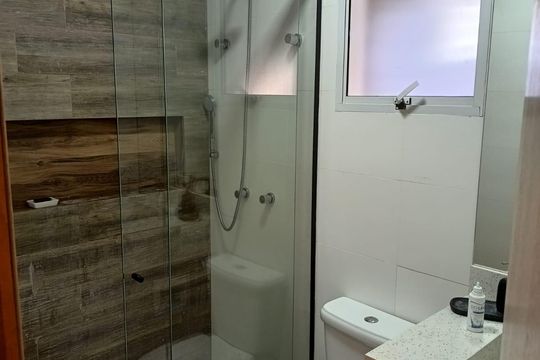 Banheiro 1 de casa à venda com 4 quartos, 318m² em Vila Scarpelli, Santo André