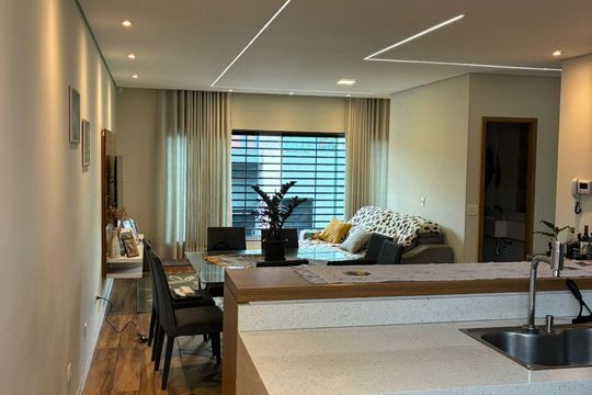 Sala de casa à venda com 4 quartos, 318m² em Vila Scarpelli, Santo André