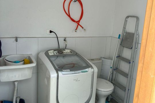 Área de Serviço de casa à venda com 4 quartos, 318m² em Vila Scarpelli, Santo André