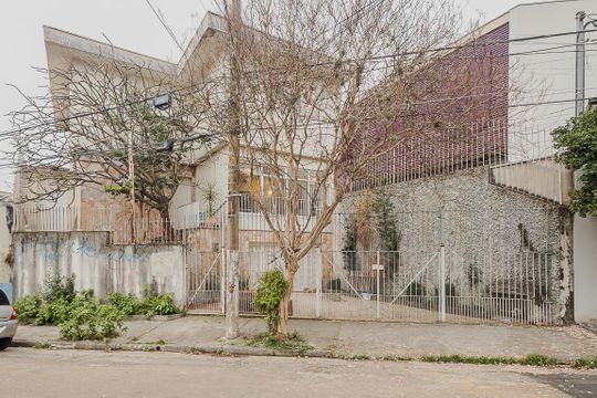 Fachada de casa à venda com 3 quartos, 158m² em Vila Madalena, São Paulo