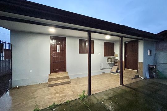Fachada de casa à venda com 2 quartos, 40m² em Rio dos Sinos, São Leopoldo