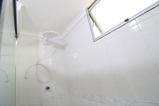 Banheiro do Quarto 3 de apartamento para alugar com 3 quartos, 80m² em Vila Sofia, São Paulo