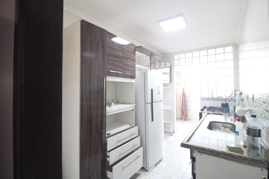 Cozinha de apartamento para alugar com 3 quartos, 80m² em Vila Sofia, São Paulo