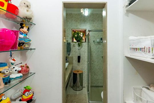 Closet da suíte 2 de casa à venda com 3 quartos, 560m² em Santa Lúcia, Belo Horizonte