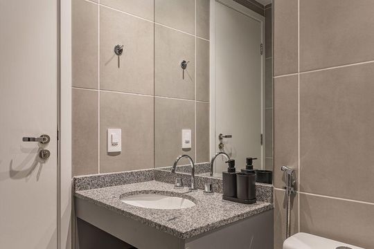 Banheiro de apartamento para alugar com 1 quarto, 23m² em Barra Funda, São Paulo