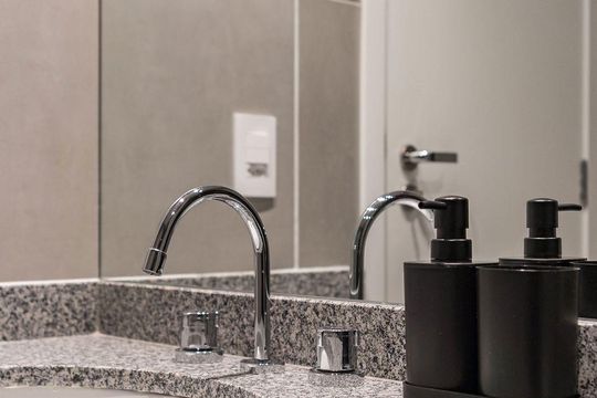 Banheiro de apartamento para alugar com 1 quarto, 23m² em Barra Funda, São Paulo