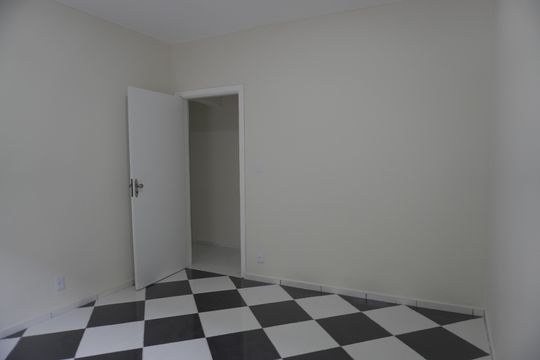 Casa à venda com 4 quartos, 280m² em Jardim Lageado, São Paulo