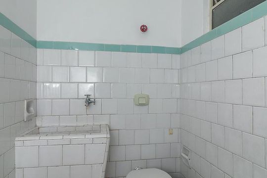 Banheiro Social de apartamento para alugar com 0 quarto, 25m² em Floresta, Porto Alegre