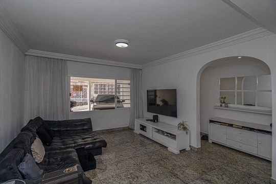 Casa à venda com 4 quartos, 180m² em Sacoma, São Paulo
