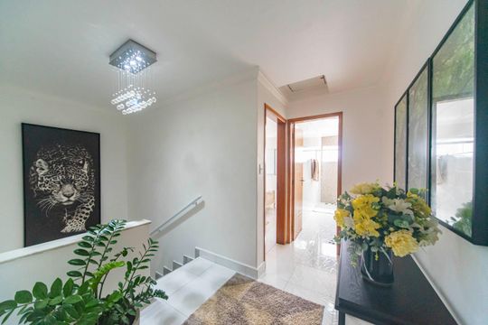 Hall da Escada de casa à venda com 2 quartos, 280m² em Vila Alzira, Santo André