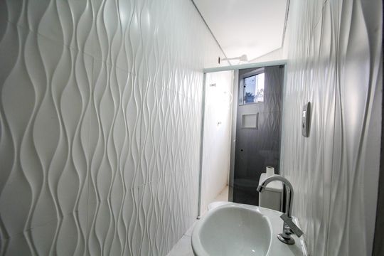 Banheiro de kitnet/studio para alugar com 1 quarto, 44m² em Jardim Paulistano (zona Norte), São Paulo