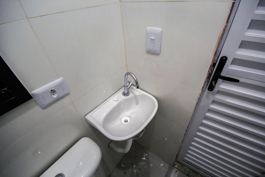 Banheiro Social de kitnet/studio para alugar com 1 quarto, 22m² em Jardim Paulistano (zona Norte), São Paulo