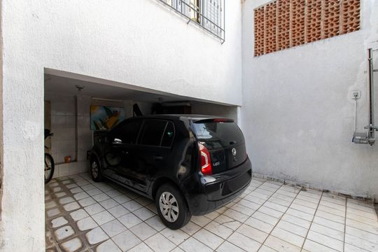 Garagem de casa à venda com 2 quartos, 133m² em Jardim Rosa de Franca, Guarulhos
