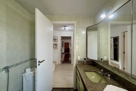 Banheiro Social de apartamento à venda com 3 quartos, 160m² em Campo Belo, São Paulo