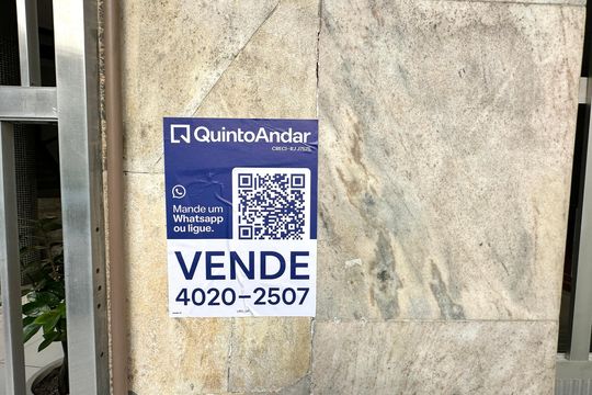 Placa de apartamento à venda com 2 quartos, 51m² em Copacabana, Rio de Janeiro