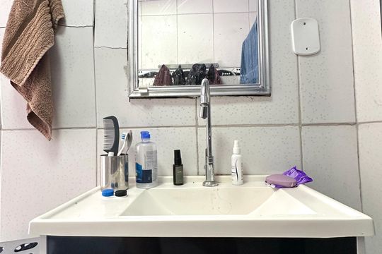 Banheiro social de apartamento à venda com 2 quartos, 51m² em Copacabana, Rio de Janeiro