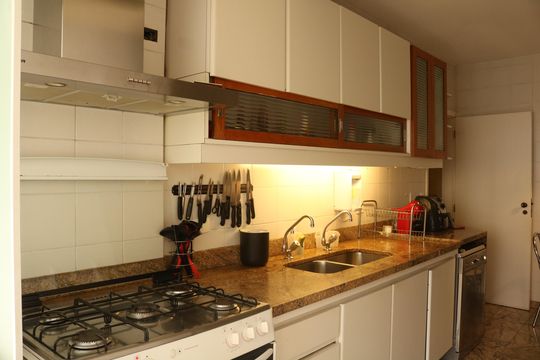 Cozinha de apartamento para alugar com 2 quartos, 190m² em Perdizes, São Paulo