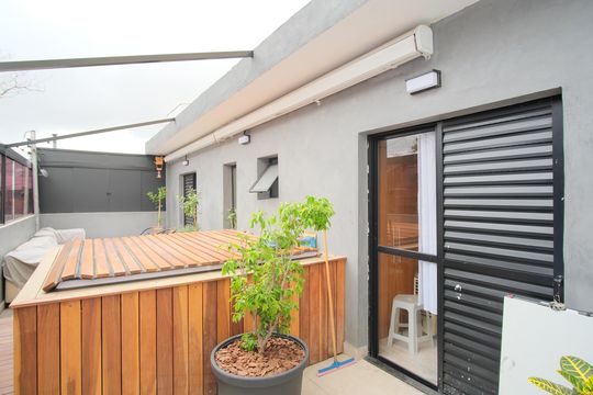 Varanda de casa à venda com 2 quartos, 160m² em Chácara Seis de Outubro, São Paulo
