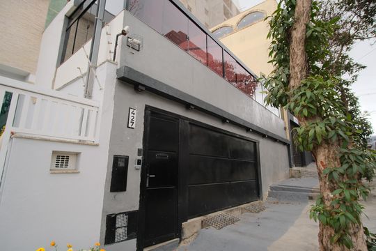 Fachada de casa à venda com 2 quartos, 160m² em Chácara Seis de Outubro, São Paulo