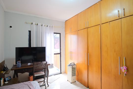Quarto 2 de casa à venda com 2 quartos, 160m² em Chácara Seis de Outubro, São Paulo