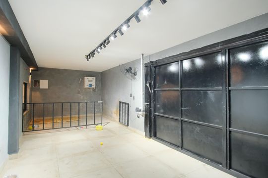 Garagem de casa à venda com 2 quartos, 160m² em Chácara Seis de Outubro, São Paulo