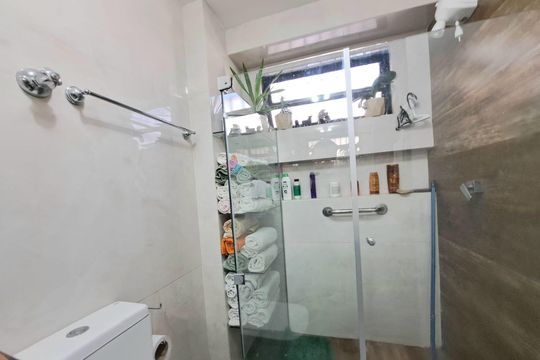 Banheiro de apartamento à venda com 3 quartos, 149m² em Santa Lúcia, Belo Horizonte