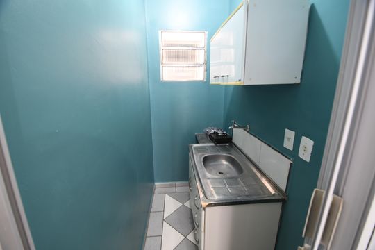Cozinha de kitnet/studio para alugar com 1 quarto, 17m² em Cidade Universitária, Campinas