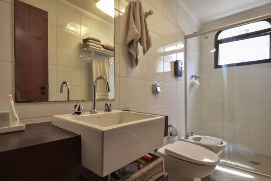 Banheiro Suíte 1 de apartamento à venda com 3 quartos, 251m² em Vila Andrade, São Paulo