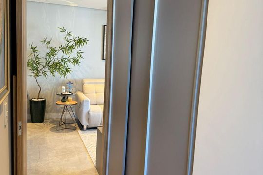 Corredor de apartamento à venda com 2 quartos, 85m² em Vila Bertioga, São Paulo