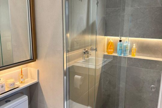 Banheiro de apartamento à venda com 2 quartos, 85m² em Vila Bertioga, São Paulo