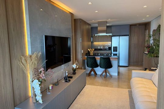 Sala de apartamento à venda com 2 quartos, 85m² em Vila Bertioga, São Paulo