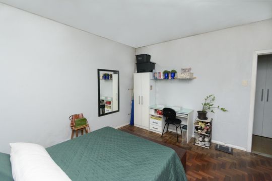 Quarto de casa à venda com 3 quartos, 376m² em Industrial, Contagem