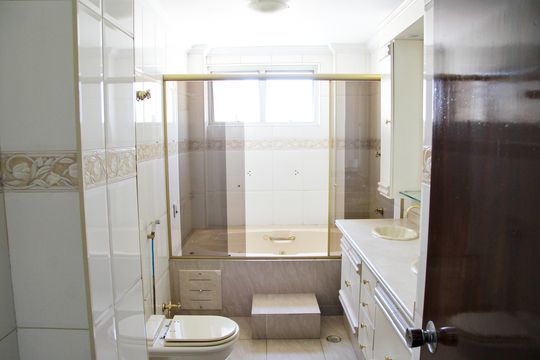 Banheiro da Suíte 5 de apartamento à venda com 5 quartos, 240m² em Centro, Guarulhos
