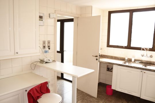 Cozinha de apartamento para alugar com 4 quartos, 344m² em Higienópolis, São Paulo