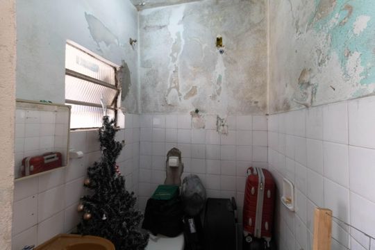 Banheiro de Serviço de casa à venda com 2 quartos, 130m² em Jardim Maria Estela, São Paulo